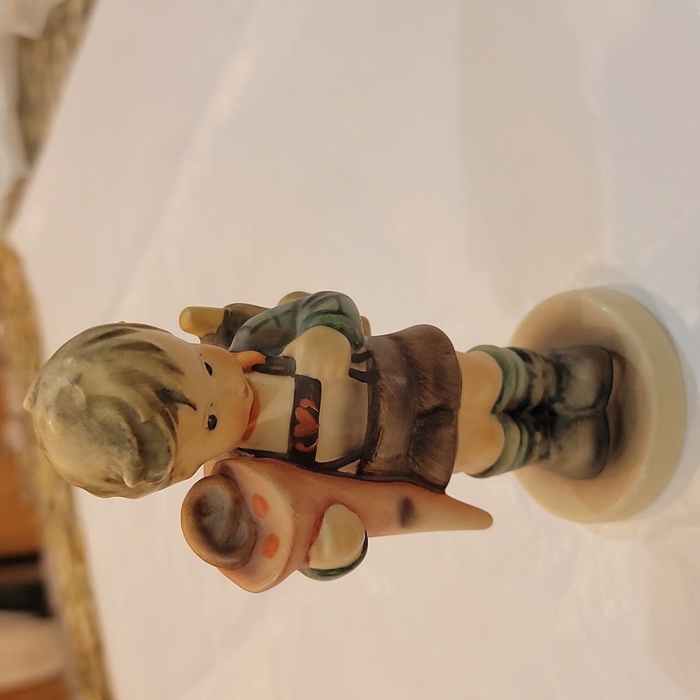 Humble figurine " Little scholar"
